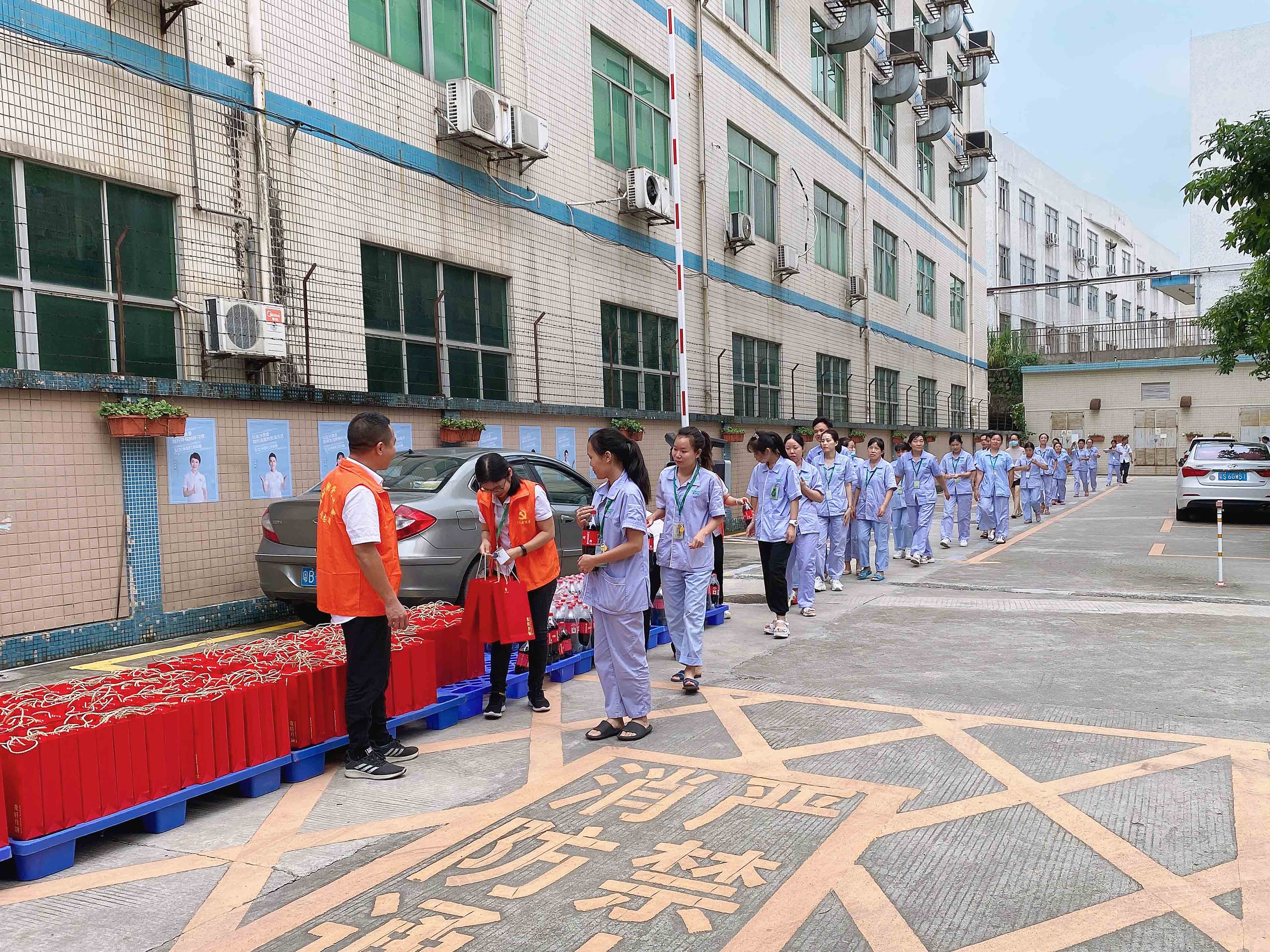 國慶中秋雙節(jié)同慶，雅香麗預(yù)祝大家度過一個(gè)平安祥和、喜慶歡樂的假期！